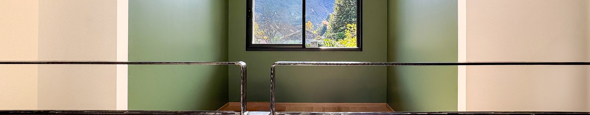 Mur avec peinture verte et renforcement fenêtre sur Grenoble